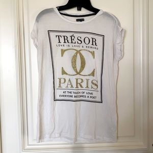 Chanel tshirt from Italy by the brand Alcott Paris